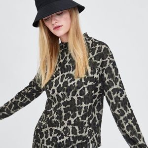 NWT Zara Léopard Textured Waived Pant